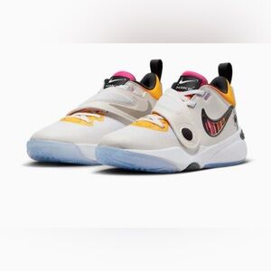 Nike Team Hustle D11 Doodle Sneakers size US 7Y EUR40 Cream Orange Black